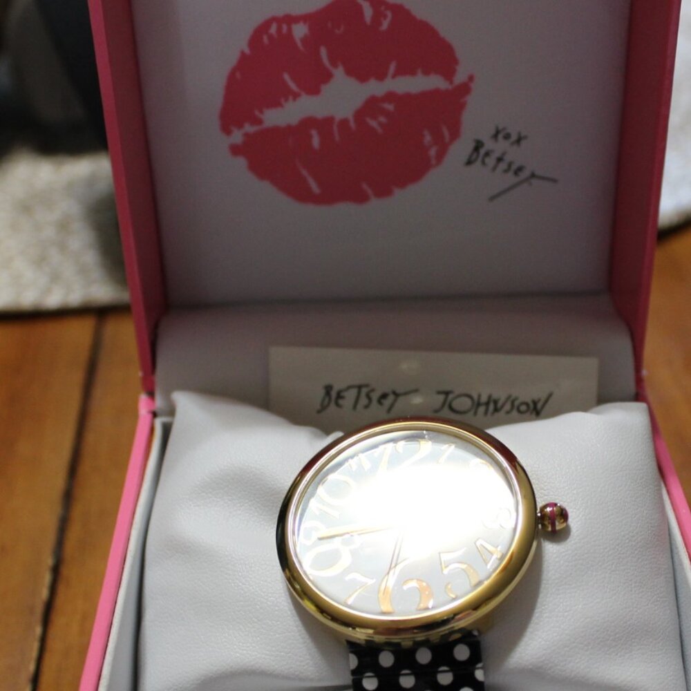 BRAND NEW WITH TAGS BETSEY JOHNSON POLKA DOT STRETCH BAND WRIST WATCH FUN!! - Picture 6 of 8
